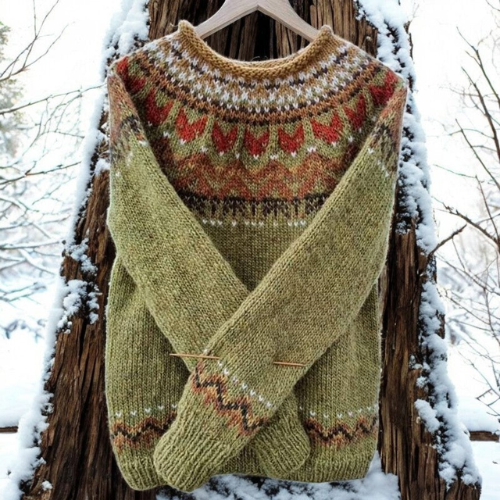 Isla – Warm sweater with a classic woven pattern